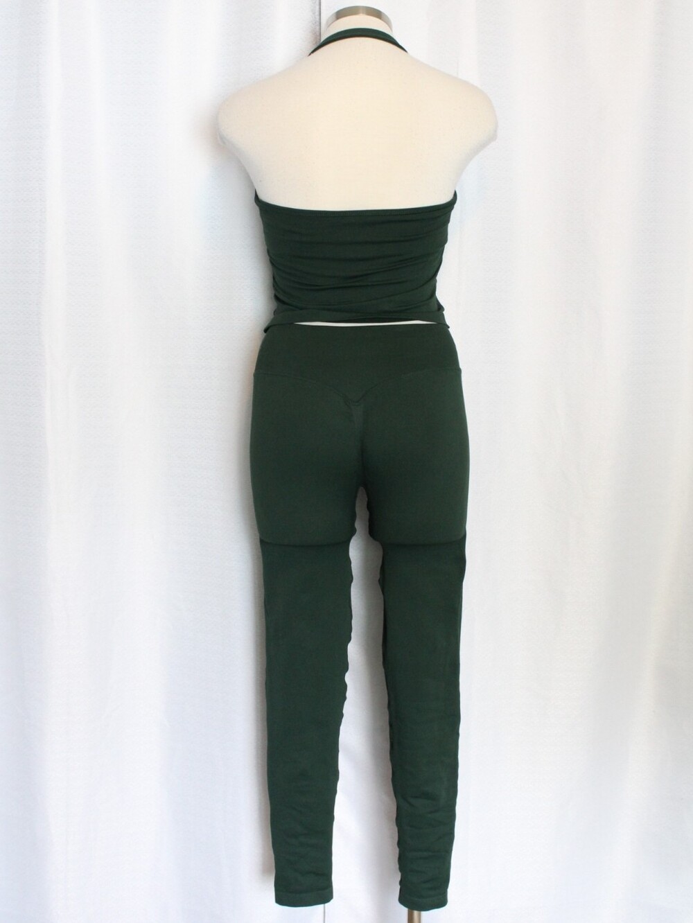 2-Piece Ribbed Athletic Set – Halter Top & Leggings – Medium - Picture 7 of 8